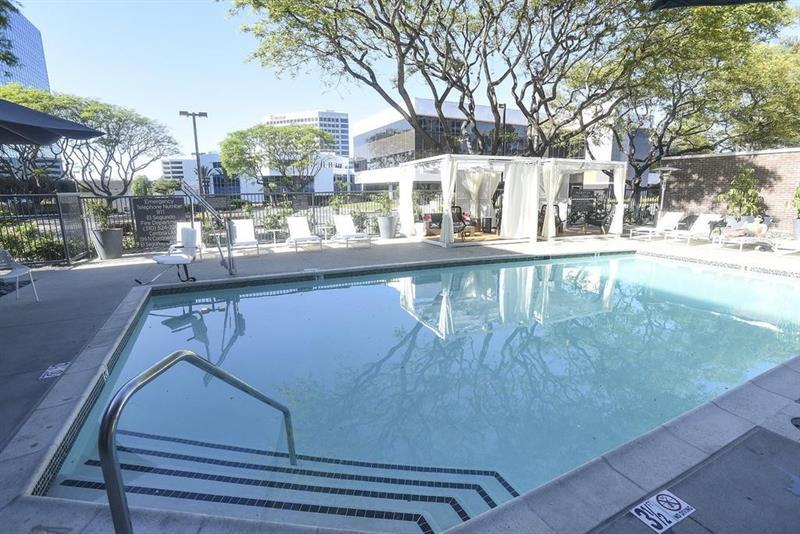 Cambria Lax Hotel