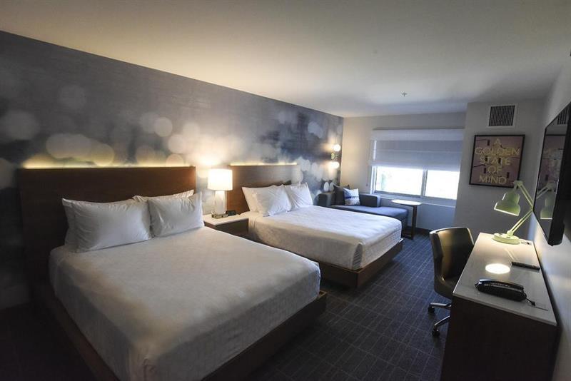 Cambria Lax Hotel 4*
