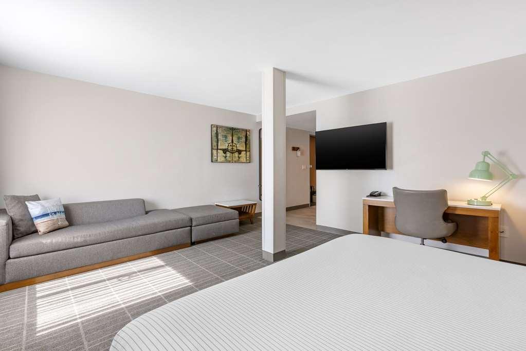 Cambria Lax Hotel 4*
