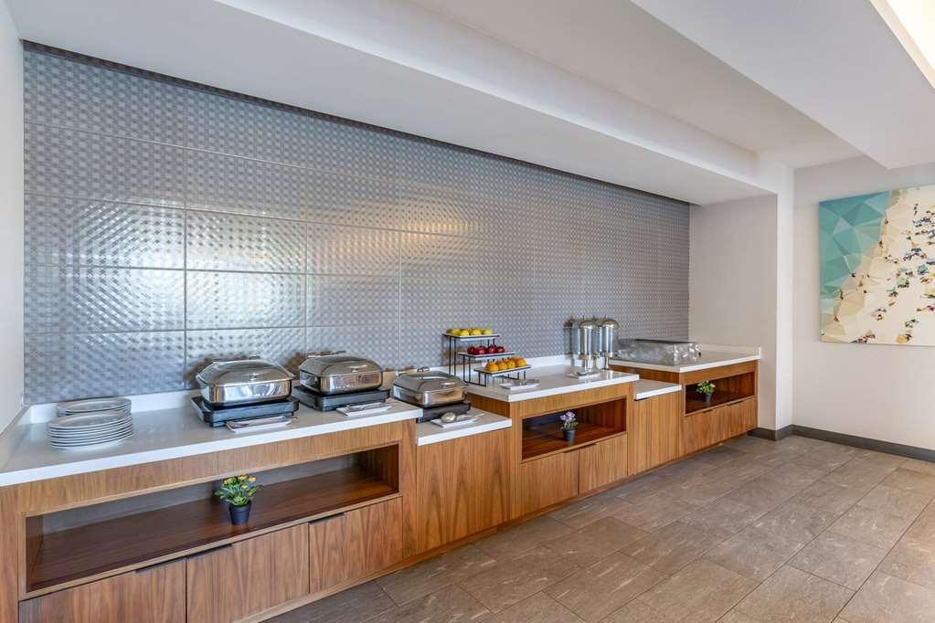 Cambria Lax Hotel