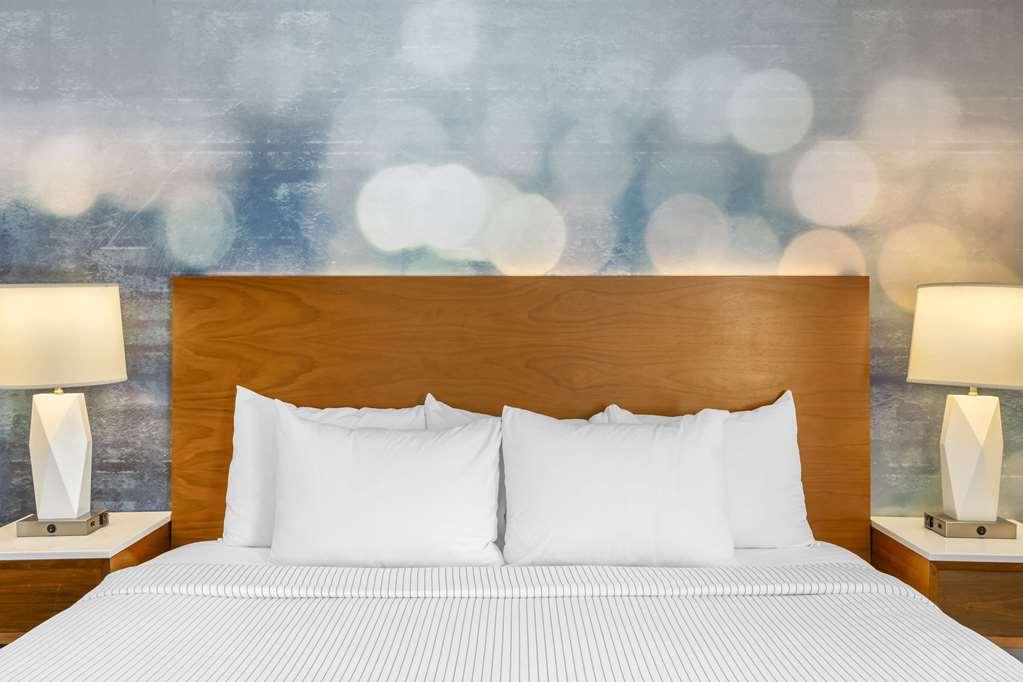 Cambria Lax Hotel 4*