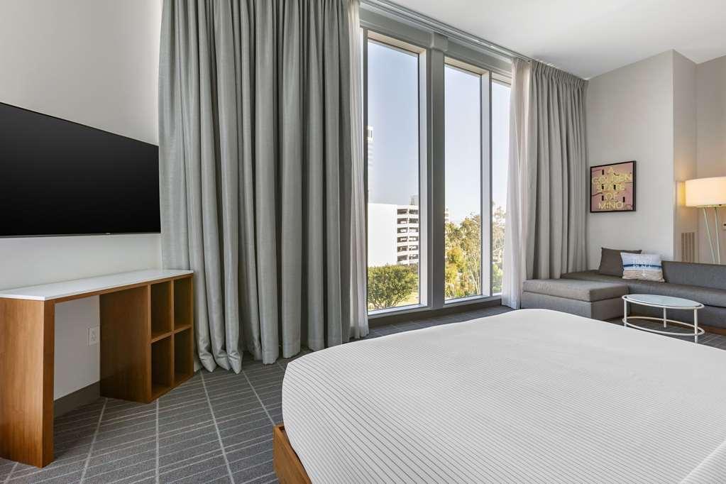 Hotel Cambria Lax